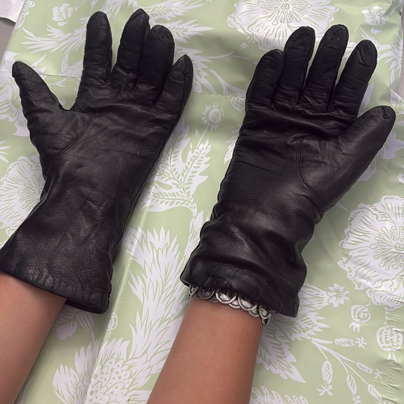 Genuine Leather with Cashmere Lining Black Gloves - Picture 3 of 7